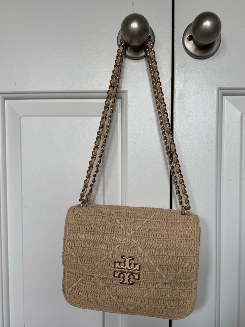 Tory Burch Cream Woven Shoulder Bag with Gold Accents - Picture 2 of 7